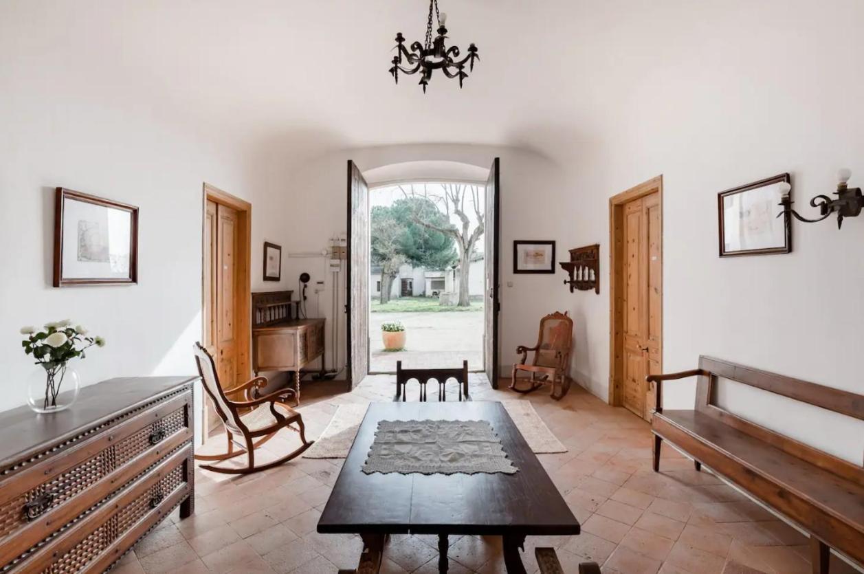 Can Rovira - Stunning Neoclassical Mansion, Just 20 Min Drive From Barcelona City Center, Ideal For Groups And Families Алелья Екстер'єр фото