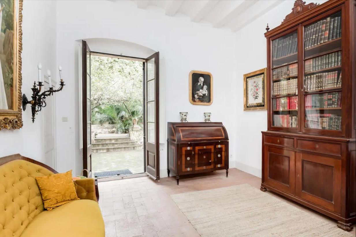 Can Rovira - Stunning Neoclassical Mansion, Just 20 Min Drive From Barcelona City Center, Ideal For Groups And Families Алелья Екстер'єр фото