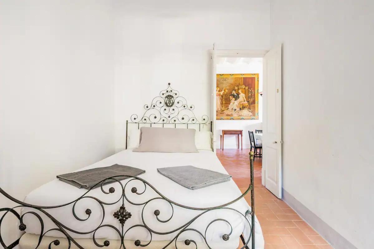 Can Rovira - Stunning Neoclassical Mansion, Just 20 Min Drive From Barcelona City Center, Ideal For Groups And Families Алелья Екстер'єр фото