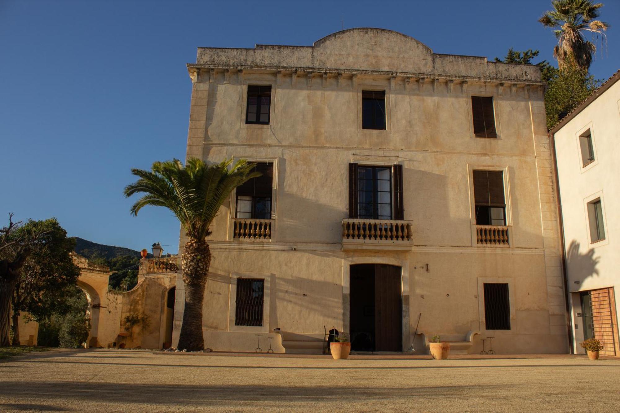 Can Rovira - Stunning Neoclassical Mansion, Just 20 Min Drive From Barcelona City Center, Ideal For Groups And Families Алелья Екстер'єр фото